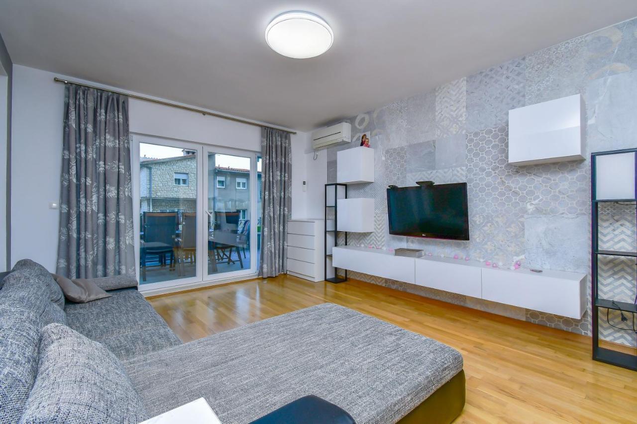 Apartment Ela Omiš Exterior foto
